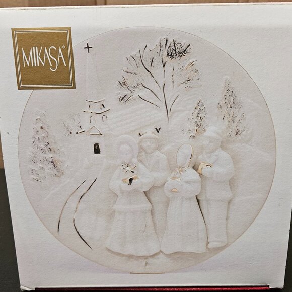Mikasa Fine Porcelain FK001-202 Holiday Elegance Carolers Wall Plaque 6.5” - Picture 12 of 15
